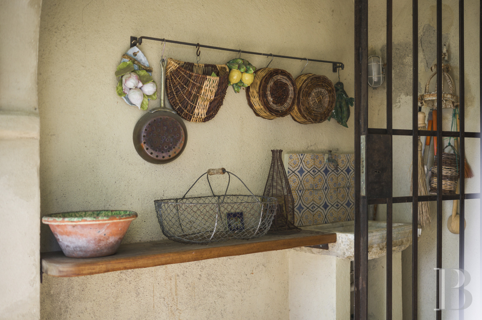 An old olive grove farmhouse restored to its former glory, overlooking the countryside in the Val d'Orcia in Tuscany - photo  n°33